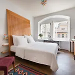 Hotel Design Neruda 4*