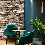 Ξενοδοχείο Design Neruda 4*
