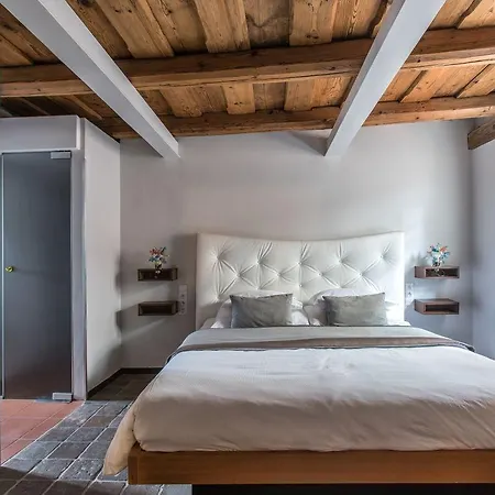 Design Neruda فندق