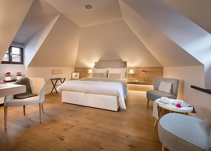 Hotell Design Neruda 4*