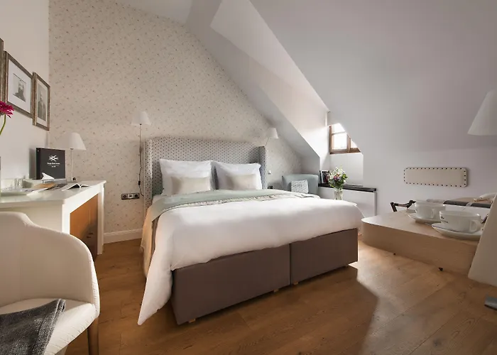 Hotell Design Neruda 4*